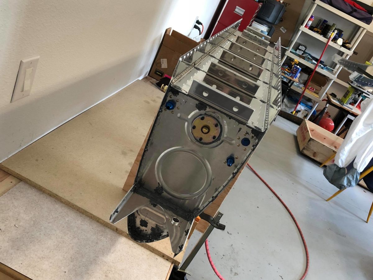 Wings, fuel tanks assembly