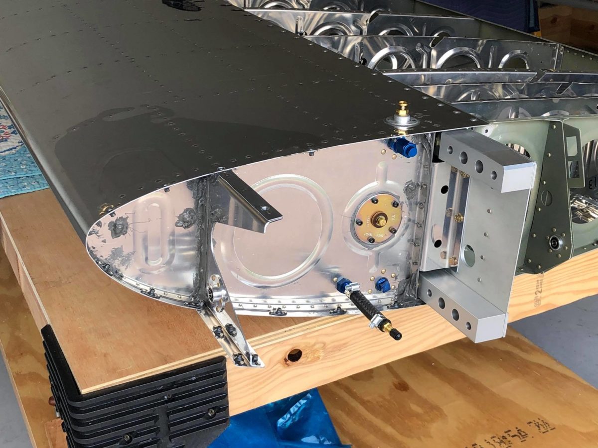 Wings, fuel tanks assembly